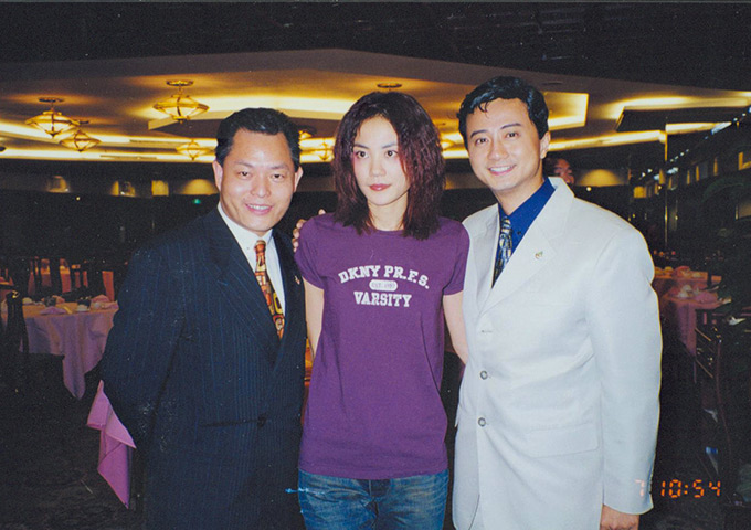 International song, film, star, Miss Wang Fei, and Dr.Allan Wong took a group photo.