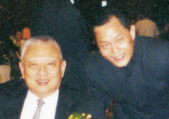 香港特别行政区特首、全国政协副主席董建华先生与黄骞纬总裁